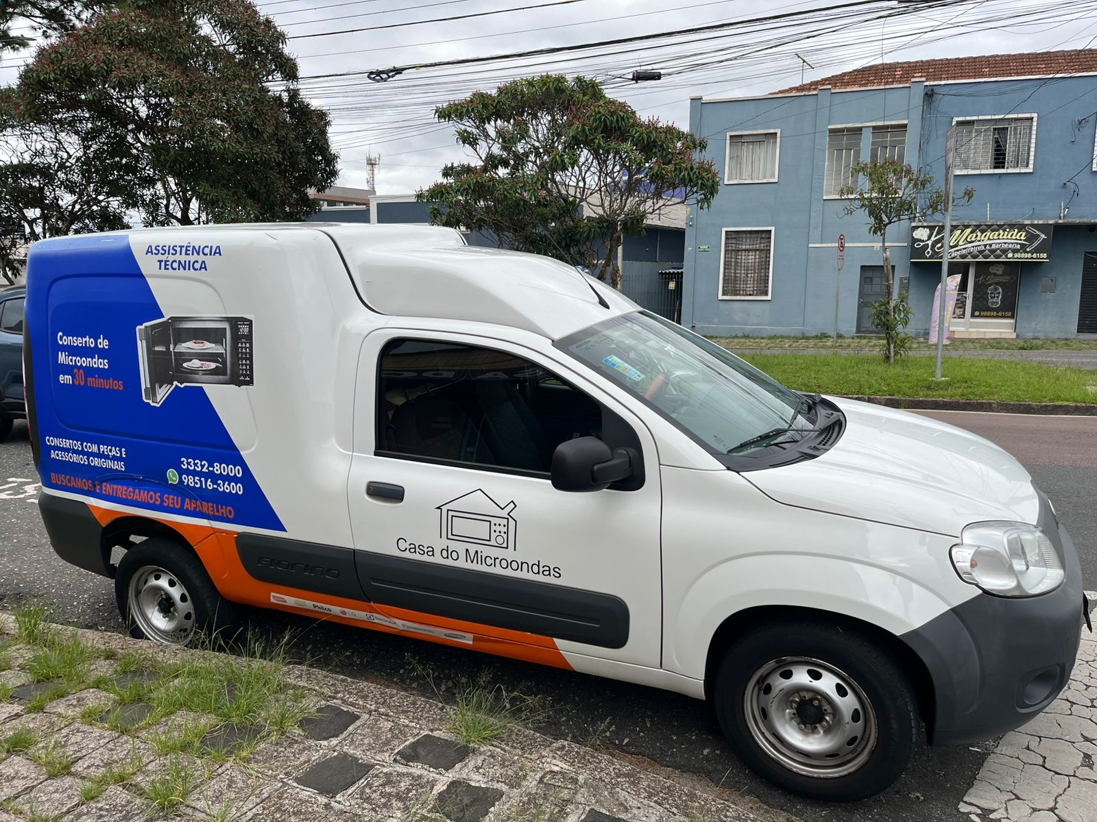 Vista lateral do veiculo da Casa do Microondas